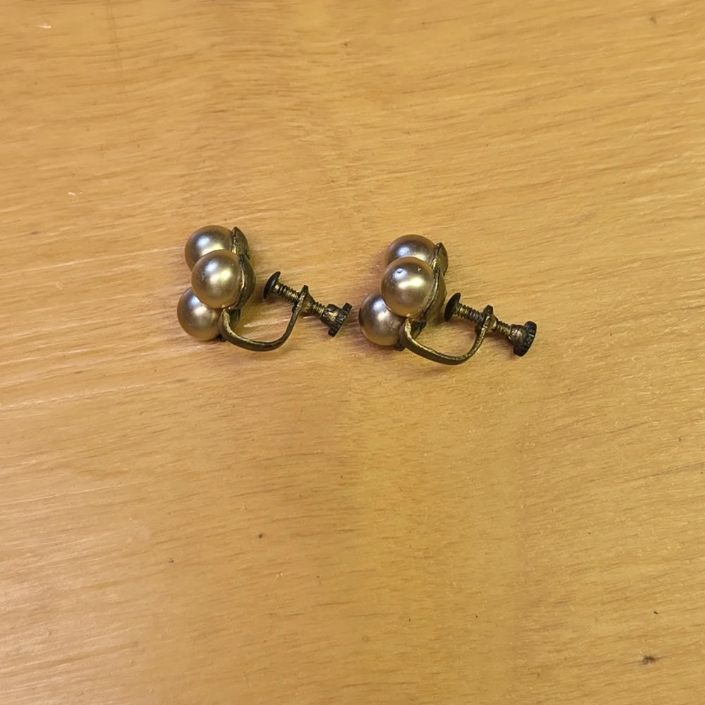 Vintage faux pearl clip on earrings